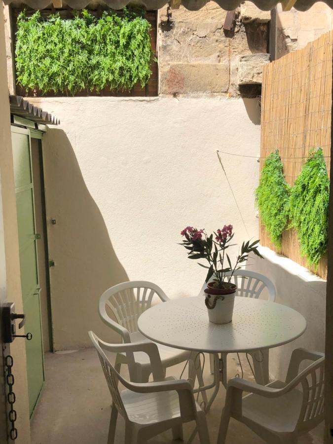 Appartement De Charme Avignon Centre Historique Terrasse Et Balcon Place Pie Kültér fotó